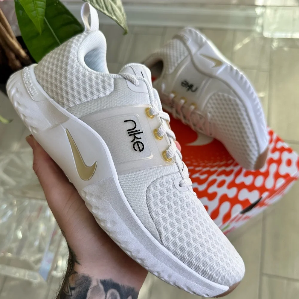 NEW NIKE TRAINING SNEAKERS WHITE - Picture 1 of 3